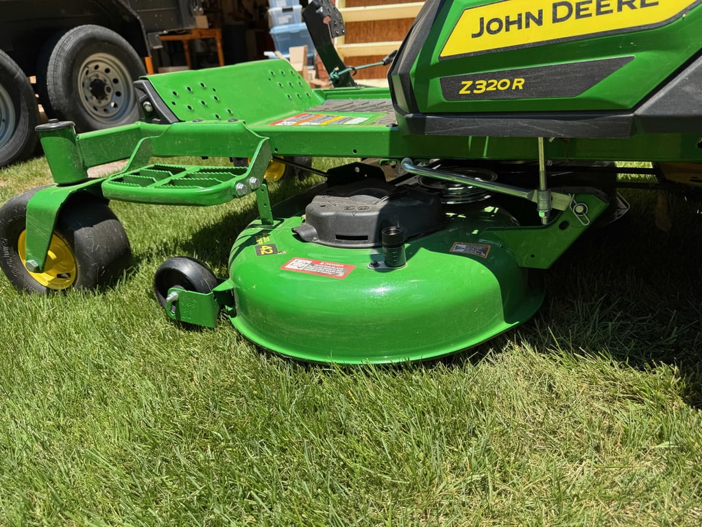 John Deere 42" Z320R zero turn - Image 7