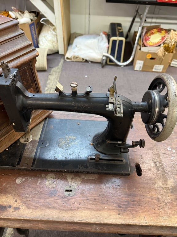 NEW HOME TREADLE SEWING MACHINE - Image 3