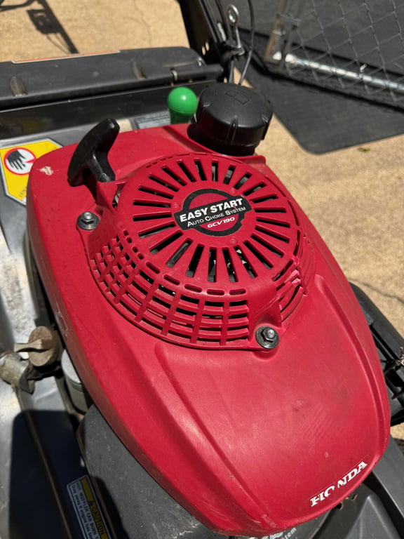 Honda HRX 217 self propelled push mower - Image 4