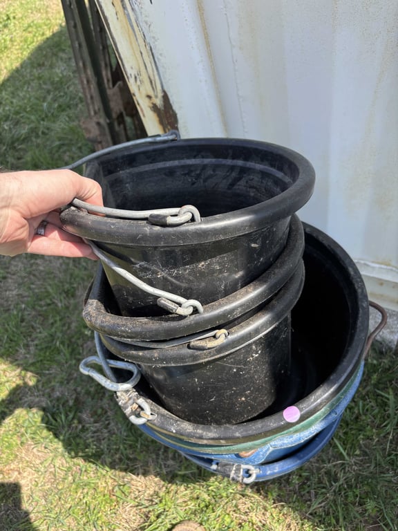 7 Plastic Feed Buckets - Image 2