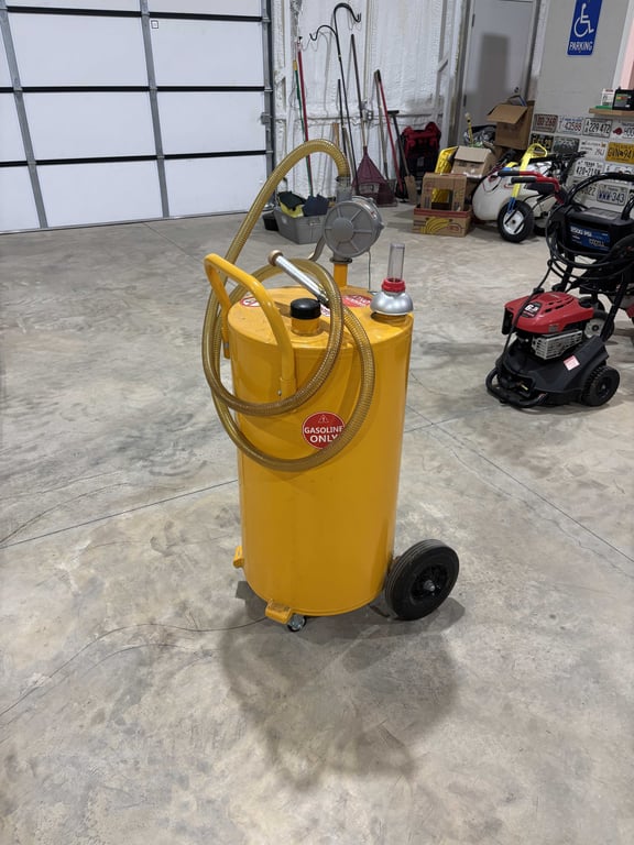 25 Gallon Hand Crank Gas Pump