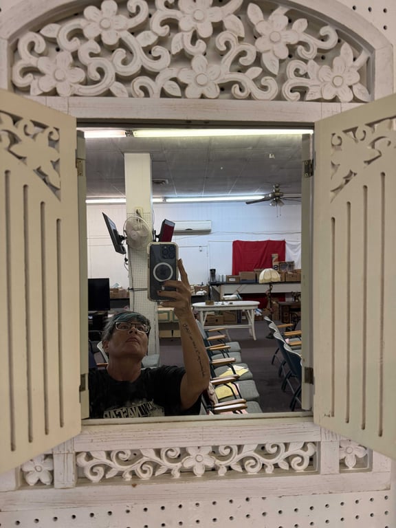 ORNATE WALL MIRROR W/DOORS - Image 2