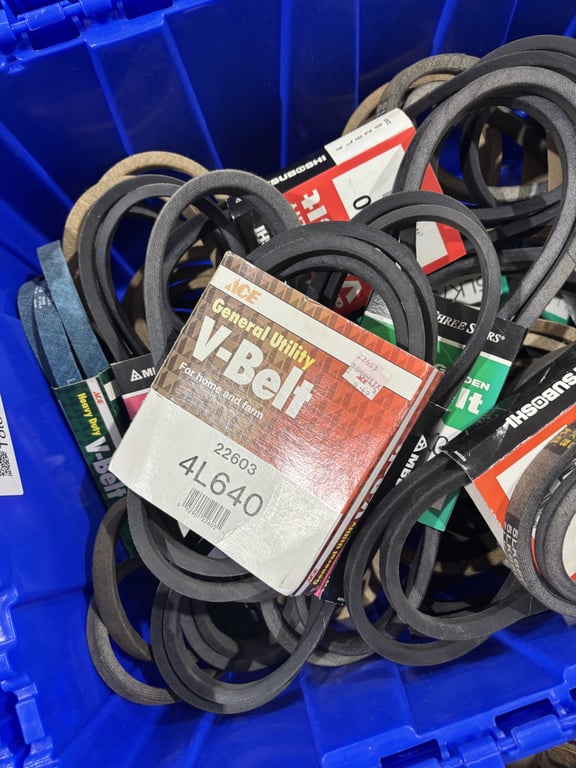 Tote of belts - Image 2