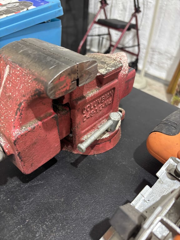 Columbian vise - Image 2