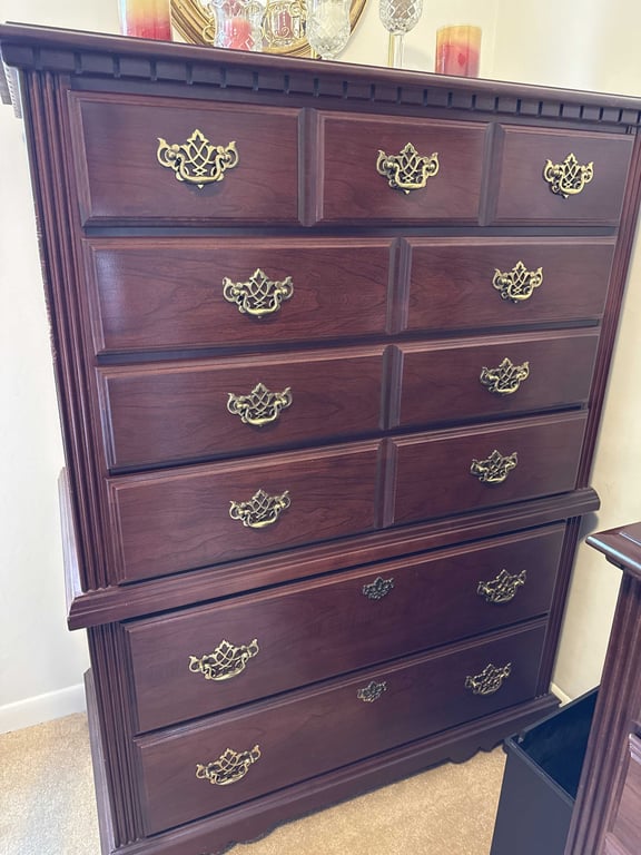 4 Piece Broyhill Bedroom Suite - Image 3