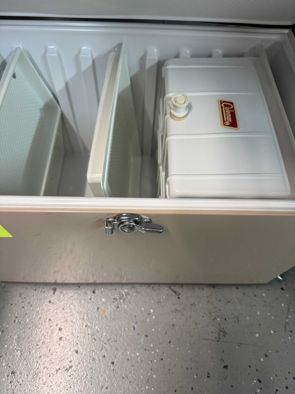 VTG COLEMAN COOLER W/INT. PIECES - Image 2