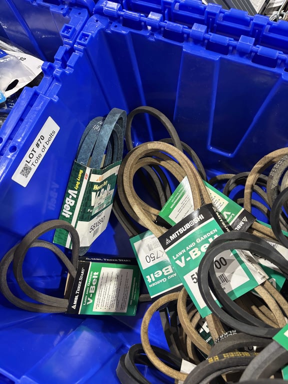 Tote of belts - Image 6