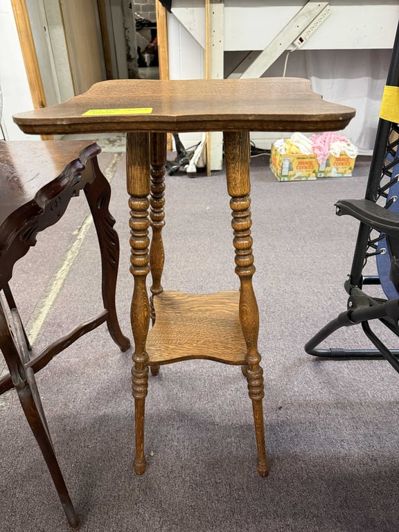 ANT. OAK PARLOR TABLE