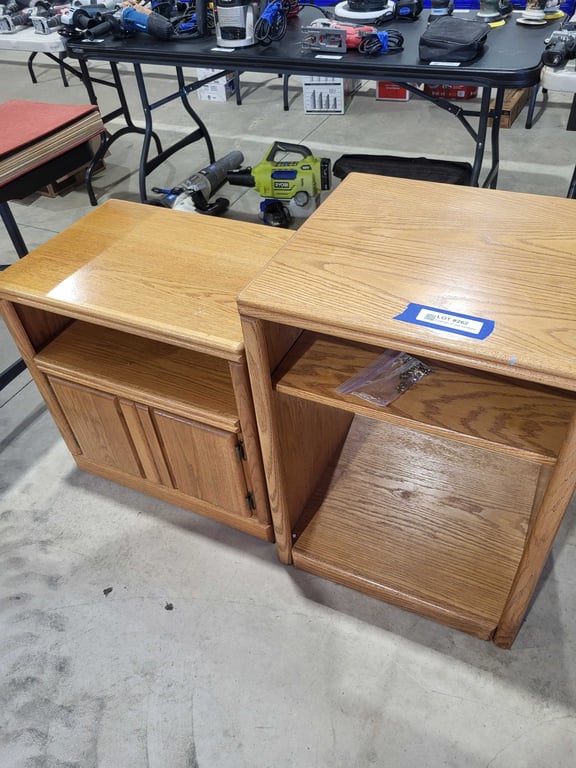 2 pieces of oak furniture