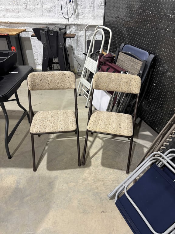 2 folding chairs