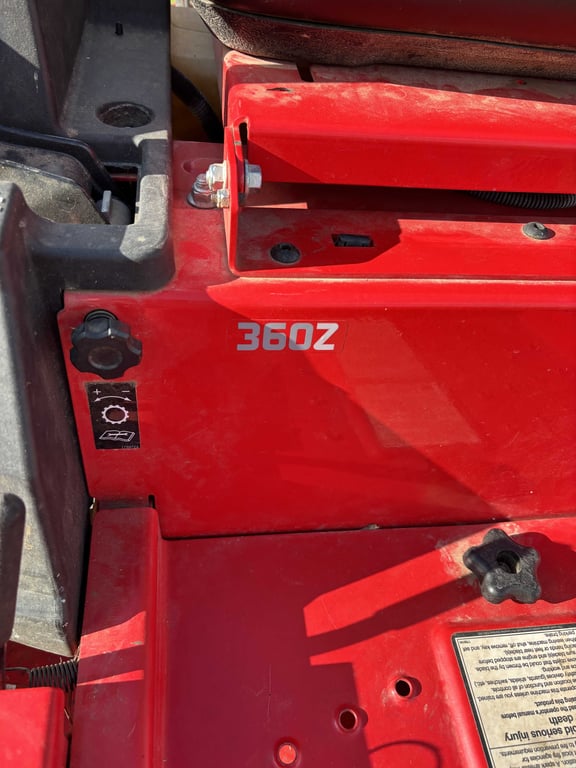 Snapper 360Z 42" Zero Turn Mower - Image 13
