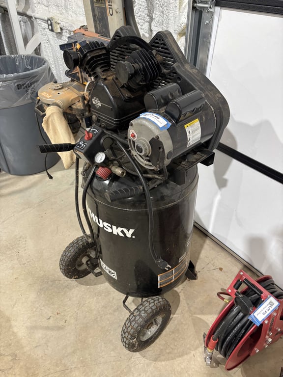 Husky 30 Gallon Air Compressor - Image 2