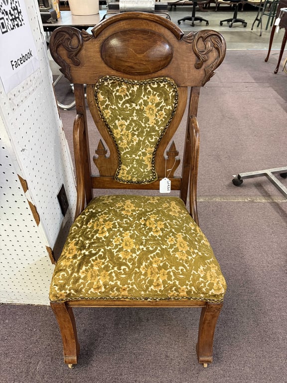 VICTORIAN ERA CARVED WOOD CHAIR