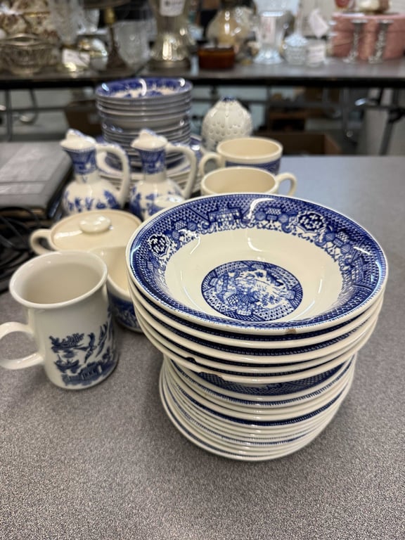 47 PCS. BLUE WILLOW DISHES (SOME ARE CHIPPED) - Image 2