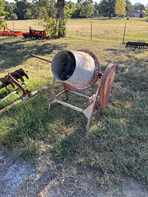 Electric cement mixer