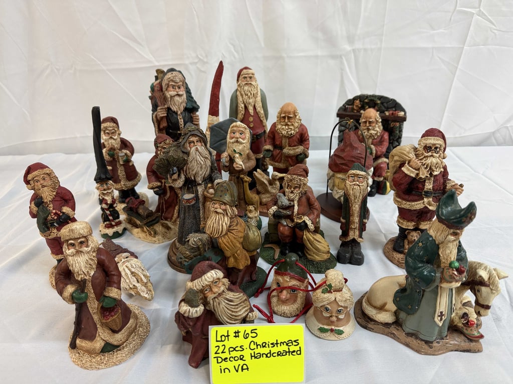 22 PCS CHRISTMAS DECOR HANDCRAFTED IN VA