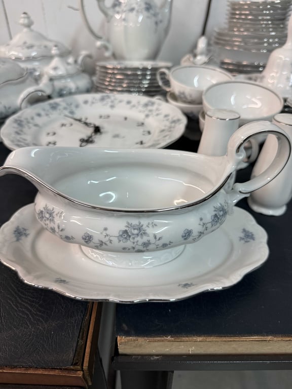 56 PCS. JOHANN HAVILAND BLUE GARLAND FINE CHINA - Image 6