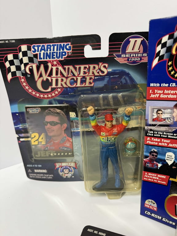 4 WINNERS CIRCLE JEFF GORDON COLL. 2 - 1:43 2 - FIGURES - Image 3