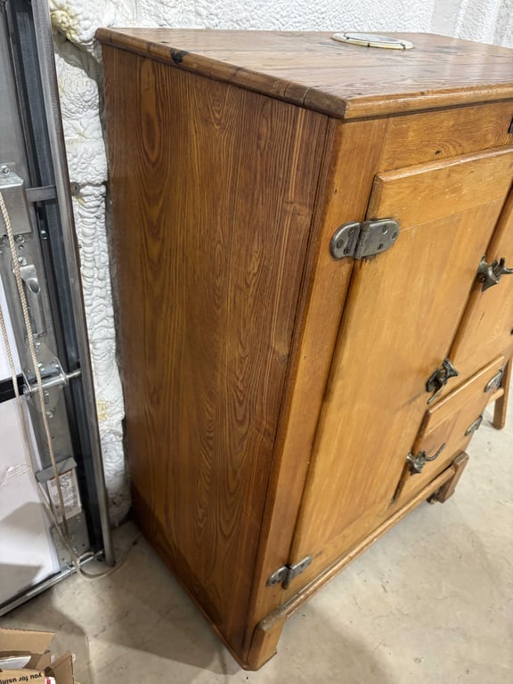 Airtite Vintage Icebox - Image 4