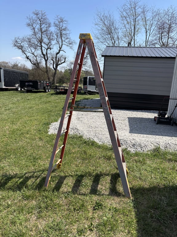 Werner 8' Fiberglass Ladder - Image 2