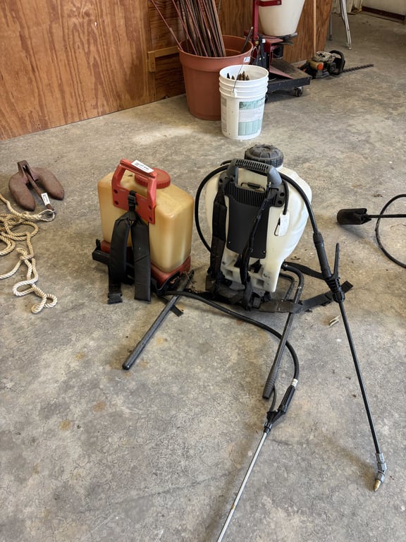 2 Backpack Sprayers - Image 2