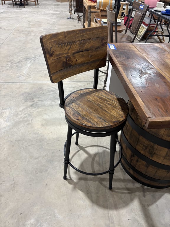 Whiskey barrel table and chairs - Image 3