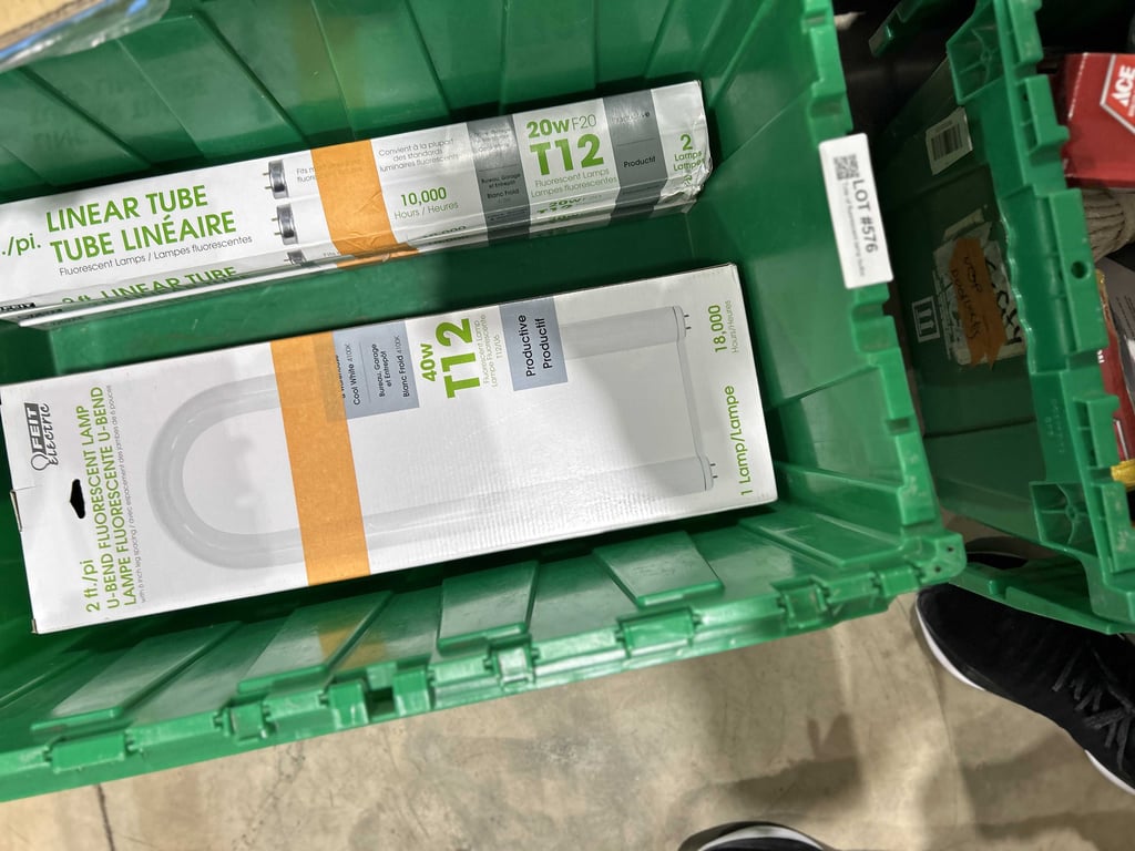 Tote of fluorescent lamp bulbs - Image 3