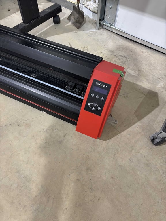 US Cutter vinyl cutter and stande - Image 2