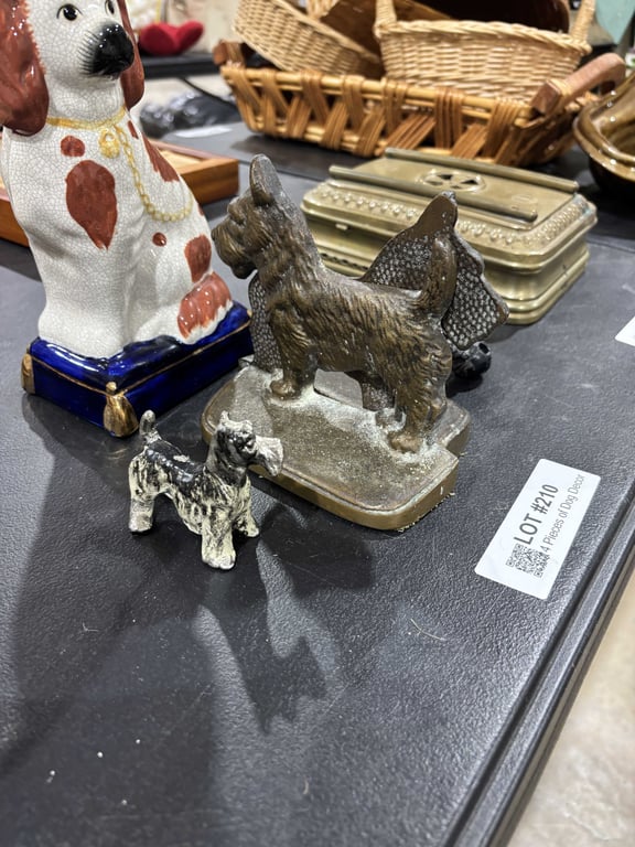 4 Pieces of Dog Decor - Image 2
