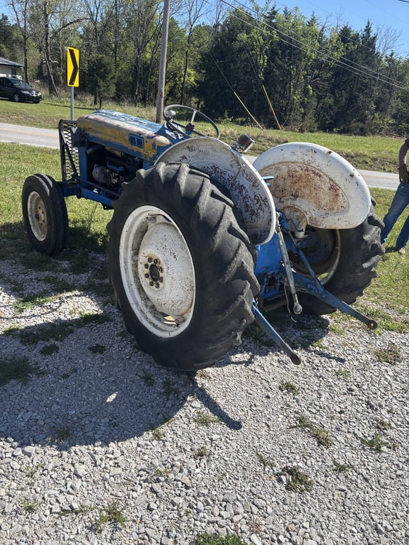 Ford 2000 Tractor - Image 7
