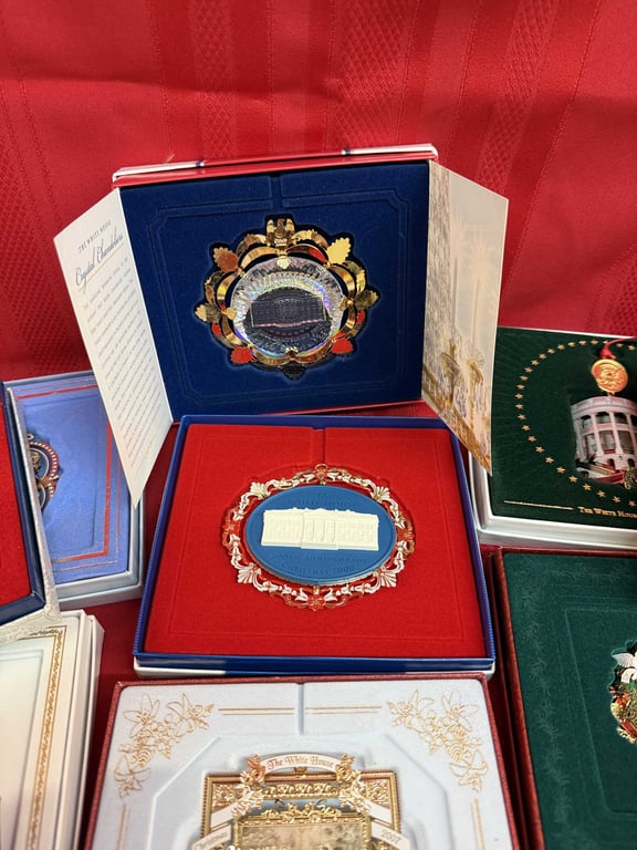 GROUPING OF 15 WHITE HOUSE ORNAMENTS - Image 2