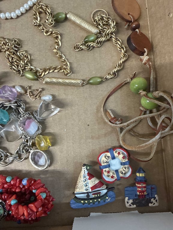 Costume Jewelry Assortment - Image 3