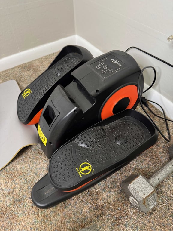 Putnan elliptical, mat, dumbbells, massager - Image 4