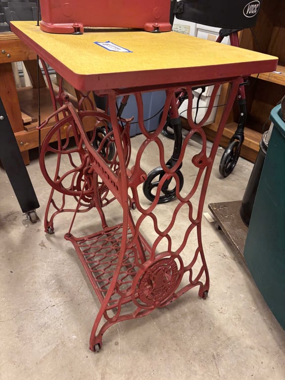 Makeship grinder out of old sewing table - Image 2