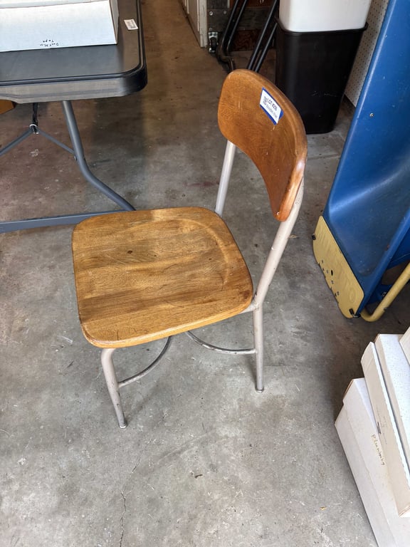 Wooden chair - Image 2
