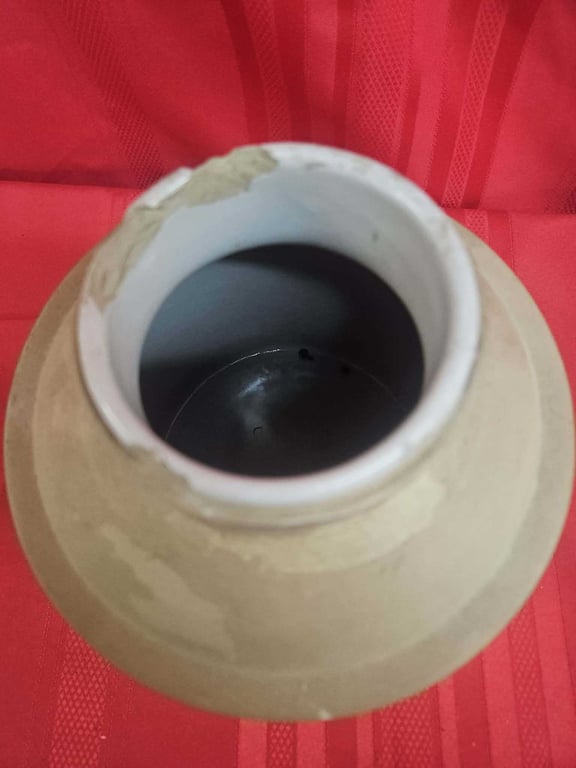 VTG 1 GAL STONEWARE WATER CROCK W/CERAMIC LINER (CHIPPED) - Image 2