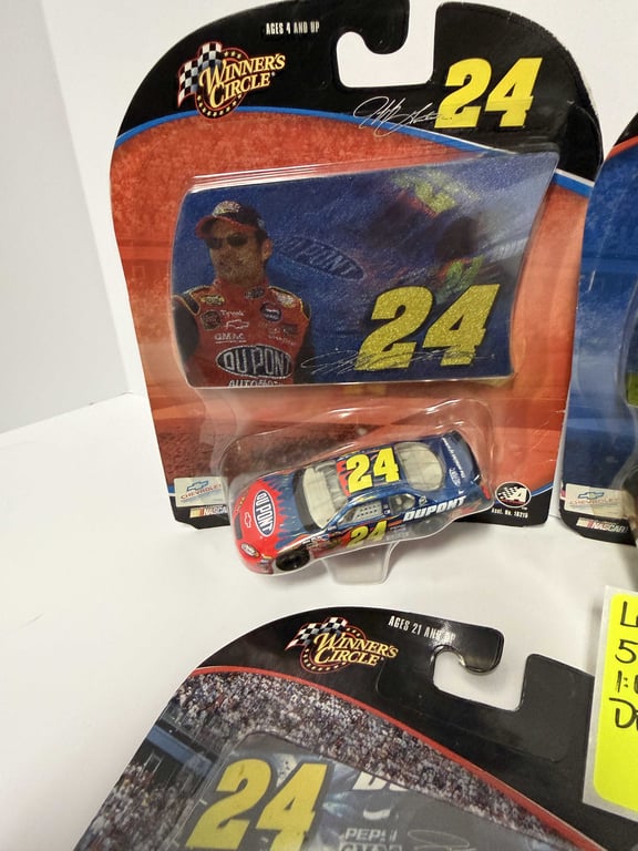 5 - WINNERS CIRCLE JEFF GORDON DIECAST W/CARDS - Image 2