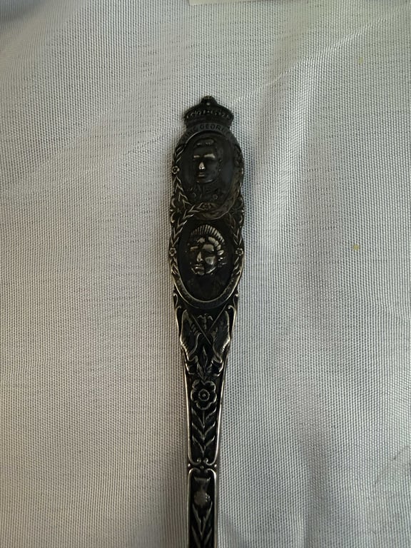 5 COLLECTIBLE KING GEORGE & QUEEN ELIZABETH ITEMS - Image 3