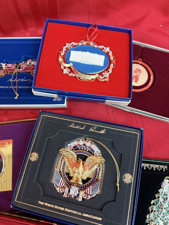 GROUPING OF 17 WHITE HOUSE ORNAMENTS (IN BOX) - Image 4