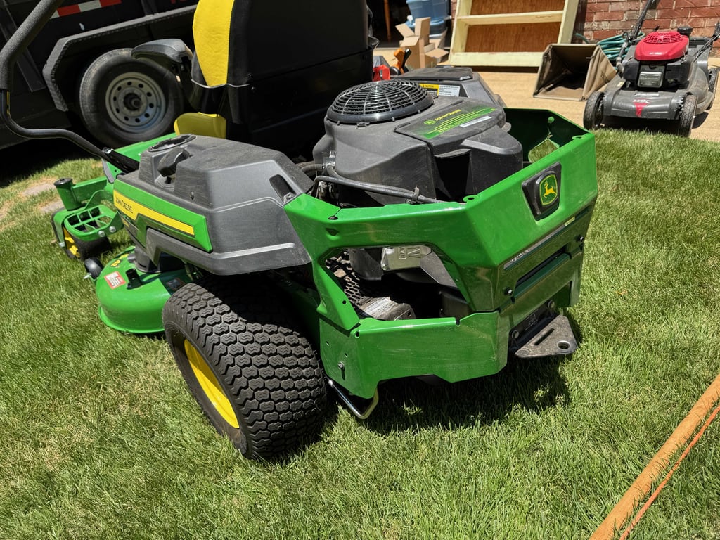 John Deere 42" Z320R zero turn - Image 4
