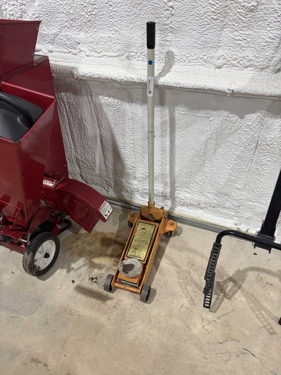 Central Hydraulic 2 1/4 ton floor jack