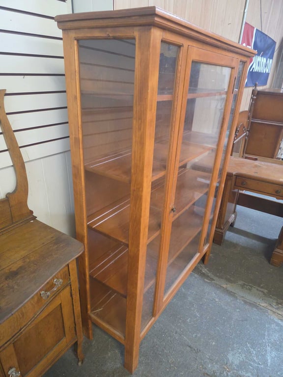 GLASS FRONT DISPLAY/CURIO CABINET - Image 4