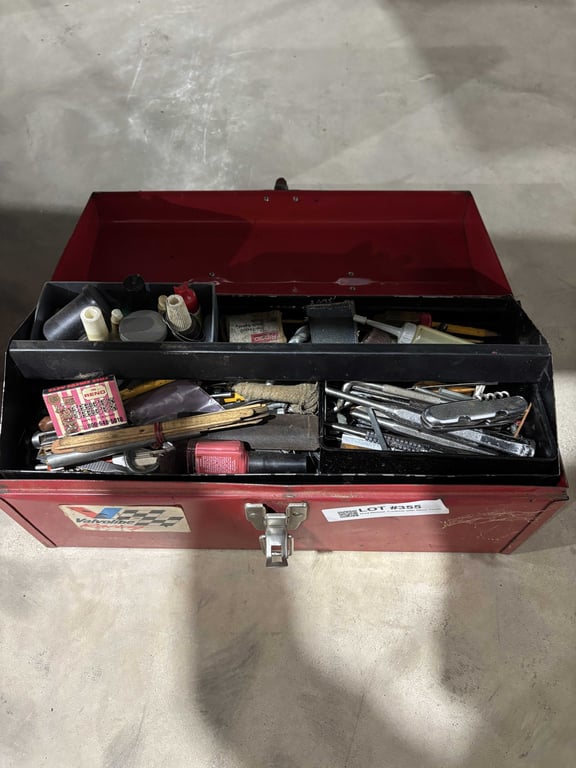 Red Metaal Toolbox with Misc Tools