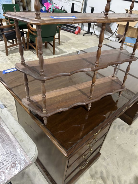 Whatnot shelf