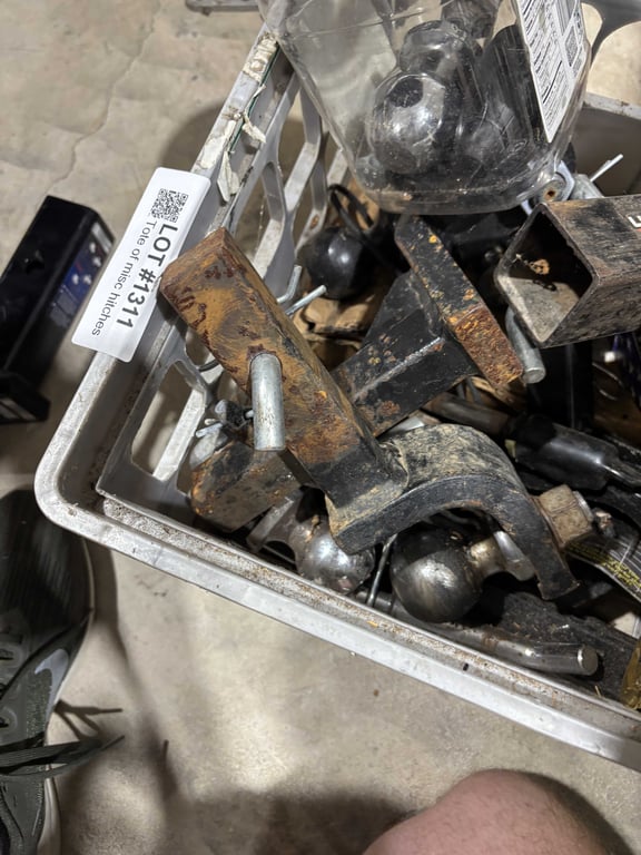 Tote of misc hitches - Image 6