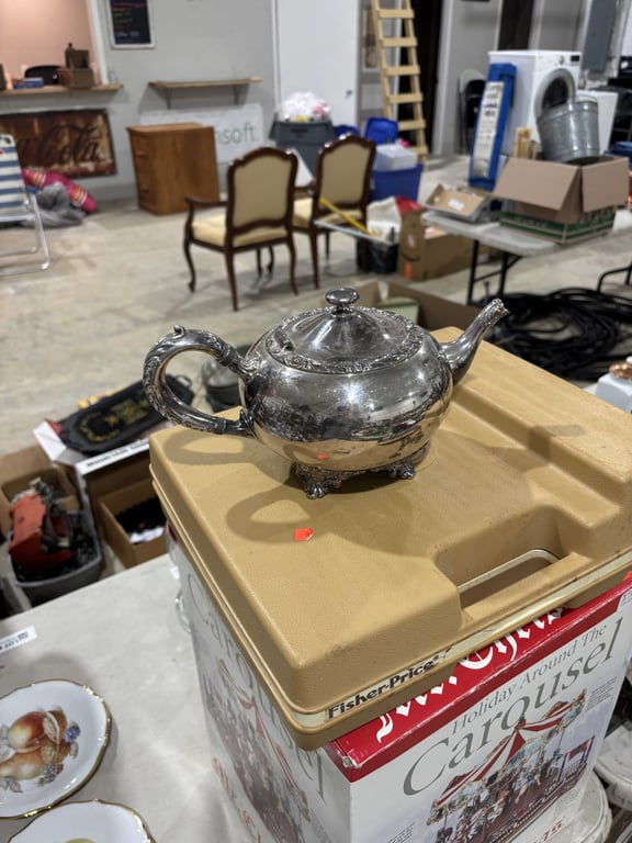 Willcox International Cup Co Beverly Manor Silver Plate Tea Pot