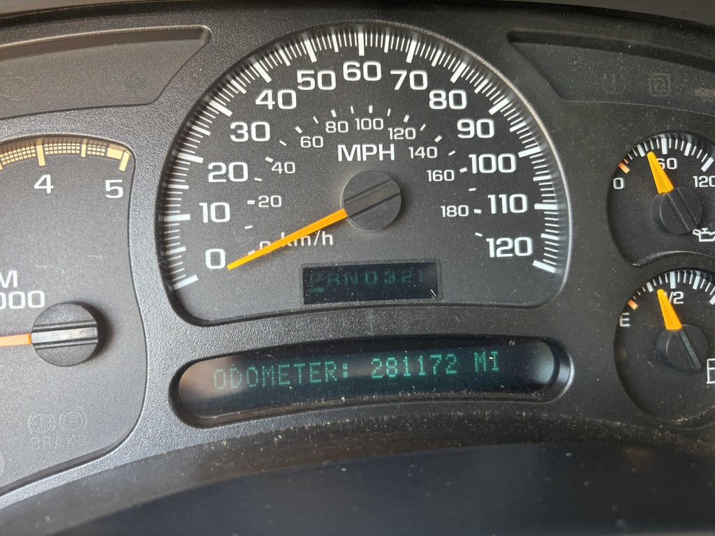 2004 Chevy 3500 4WD - Image 14