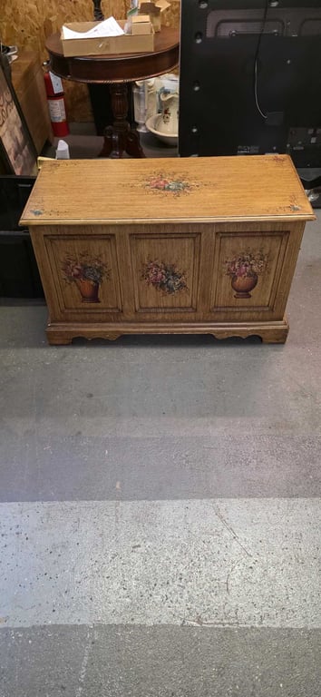 VTG PAINTED BLANKET CHEST