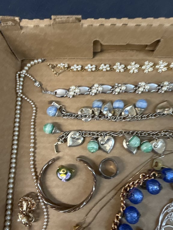 Costumes Jewelry Assortment - Image 4
