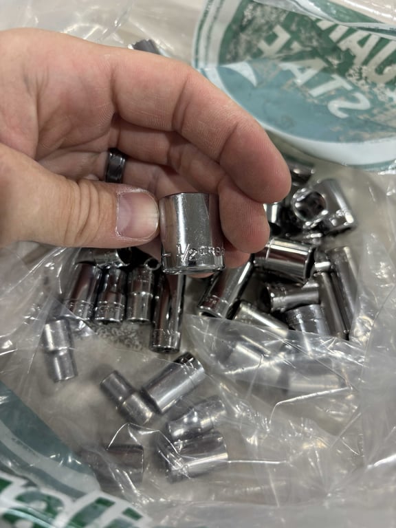 36 Piece Craftsman 1/4" Standard 6 pt Sockets - Image 3